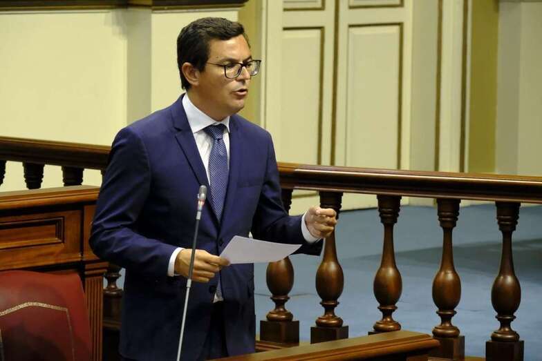 Pablo Rodríguez durante su intervención en el Pleno de la Cámara Regional (Foto TA)